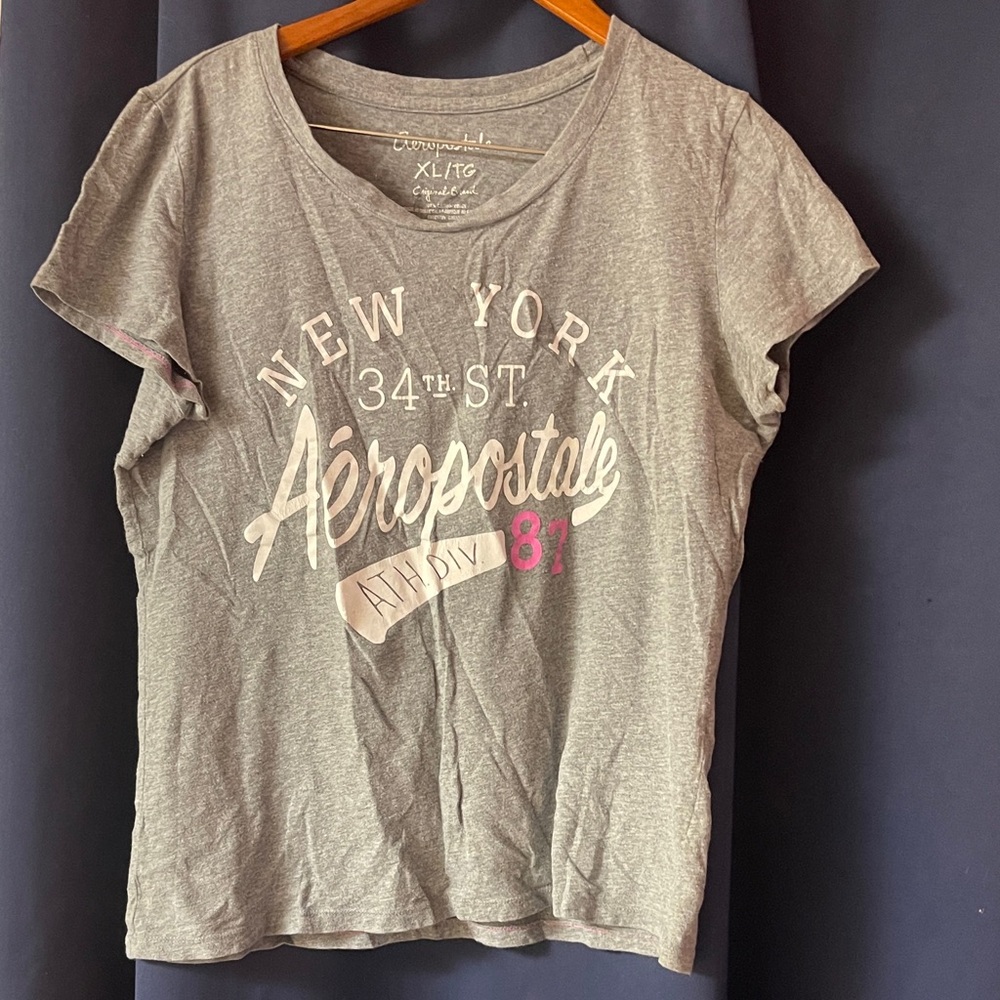 Aeropostale Gray Tee with New York Graphic